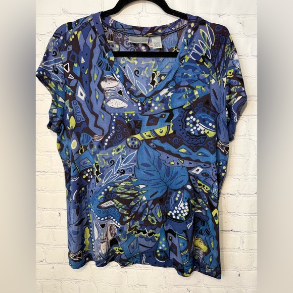 Travelers by Chico's Tops - Travelers by Chico’s abstract short sleeve v-neck pullover top size 3/large